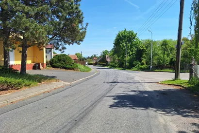 Rekonstrukce v Načešicích začala v pondělí, opravovat se bude i kanalizace