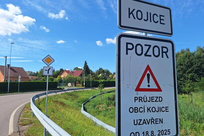 Začíná oprava průtahu Kojicemi, obec vybuduje nové přípojky a chodníky
