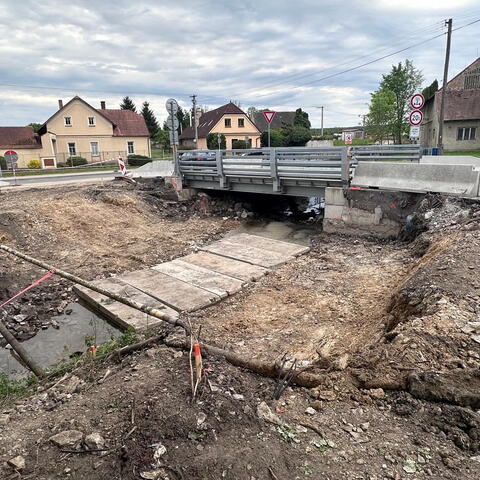 Stavba nového mostu ev. č. 356-001 v Radimi