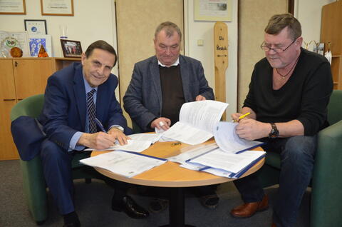 Jan Rejský (předseda DOSIA), Miroslav Němec (ředitel SÚS Pk a viceprezident Svazu dopravy), Jan Čup (místopředseda DOSIA)