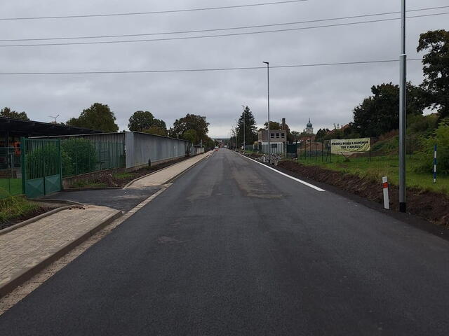 Průtah Holic na silnici III/29817 se po rozsáhlé rekonstrukci otevírá