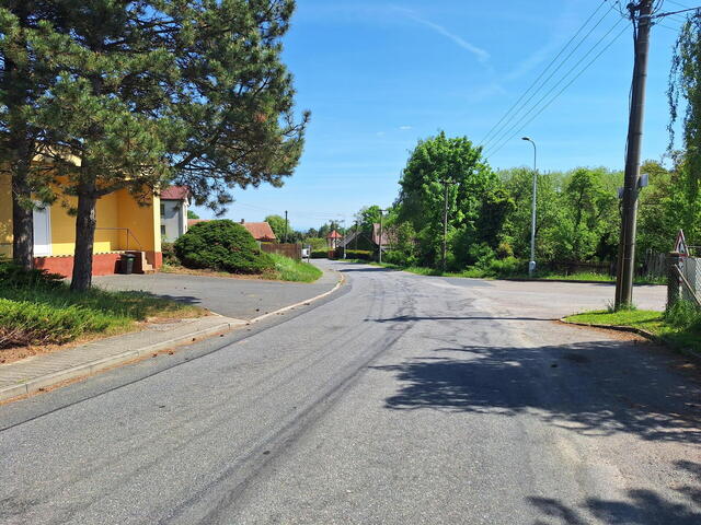 Rekonstrukce v Načešicích začala v pondělí, opravovat se bude i kanalizace