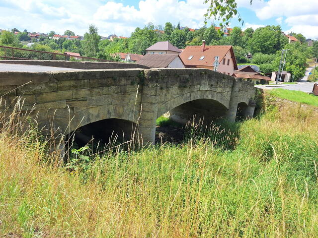Historický most v Dolním Újezdě by se mohl dočkat opravy v příštím roce