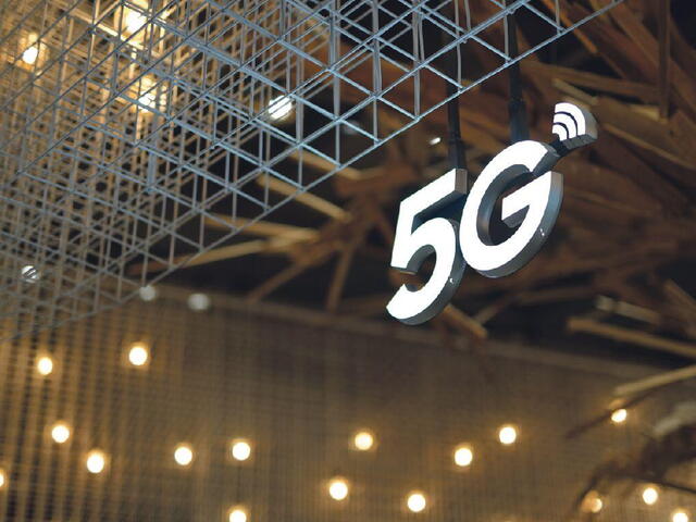 Kraj chce při opravách silnic rozšiřovat 5G síť