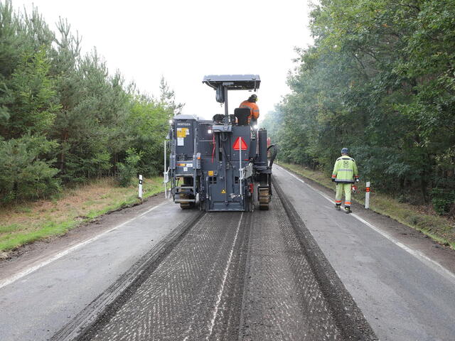 Kraj zahájil opravu silnice II/327 na hranici se Středočeským krajem
