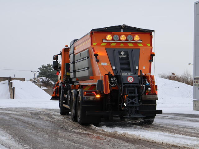 Letošní zima byla pro silničáře náročná. Spotřebovali více materiálu