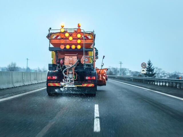 Posypové materiály - čím vším bojujeme se sněhem a náledím