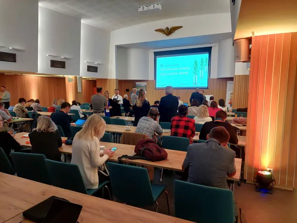 Počet vysazených stromů musí vzrůst, shodli se v Pardubicích ministři