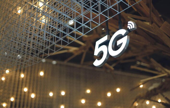 Kraj chce při opravách silnic rozšiřovat 5G síť