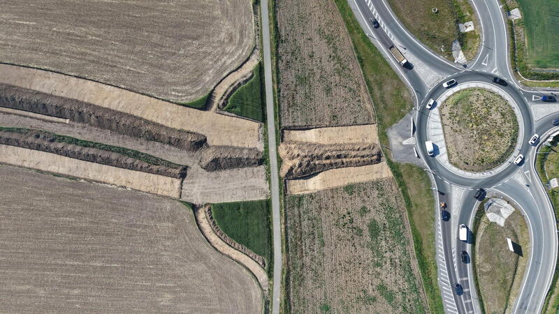 Archeologové na trase budoucího přivaděče k D35 odkrývají stopy dávných kultur