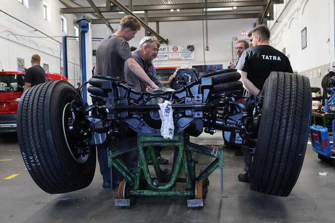 Projekt Auto do škol pokračuje. Žáci se tento týden učí přímo v Kopřivnici