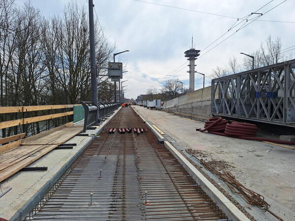 Probíhající rekonstrukce Wonkova mostu v Pardubicích