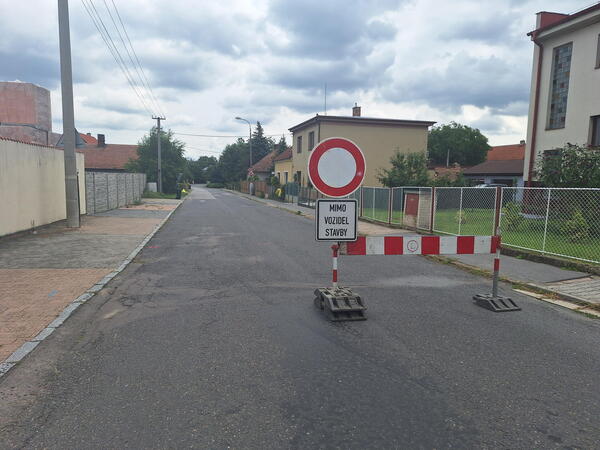 Rekonstrukce silnice v Mikulovicích začala. Zvýší se pohodlí i bezpečnost