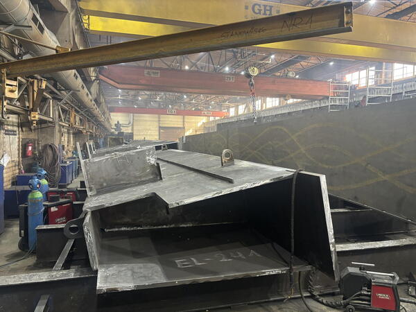 Výroba nosné konstrukce pro most v Řečanech nad Labem I Foceno v polské mostárně společnosti Mostostal Kielce