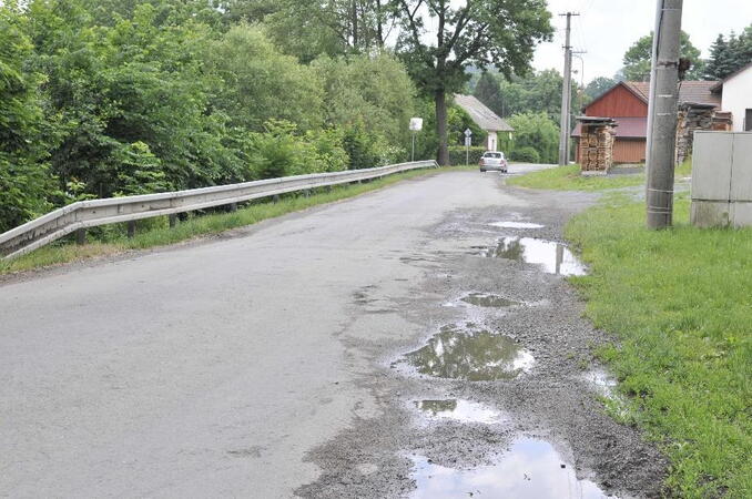 Nová kanalizace i silnice. Obce s krajem spojily investice