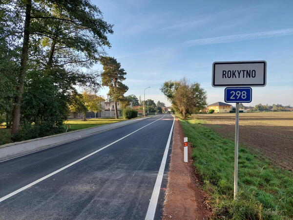 Opravená silnice v Rokytně