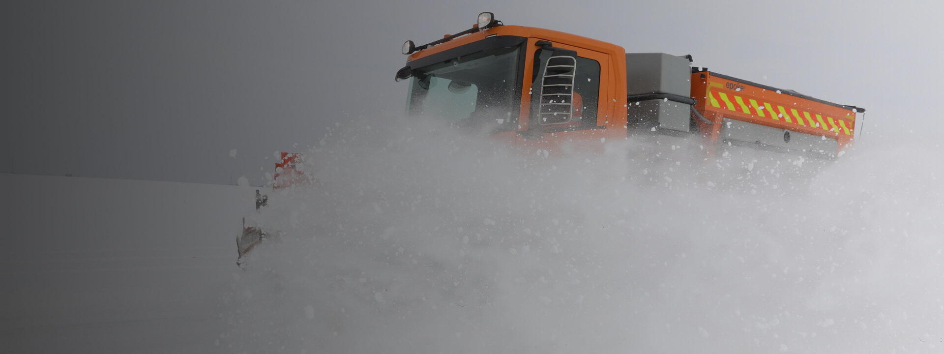 Zajišťujeme opravy a údržbu silnic II. a III. tříd v Pardubickém kraji